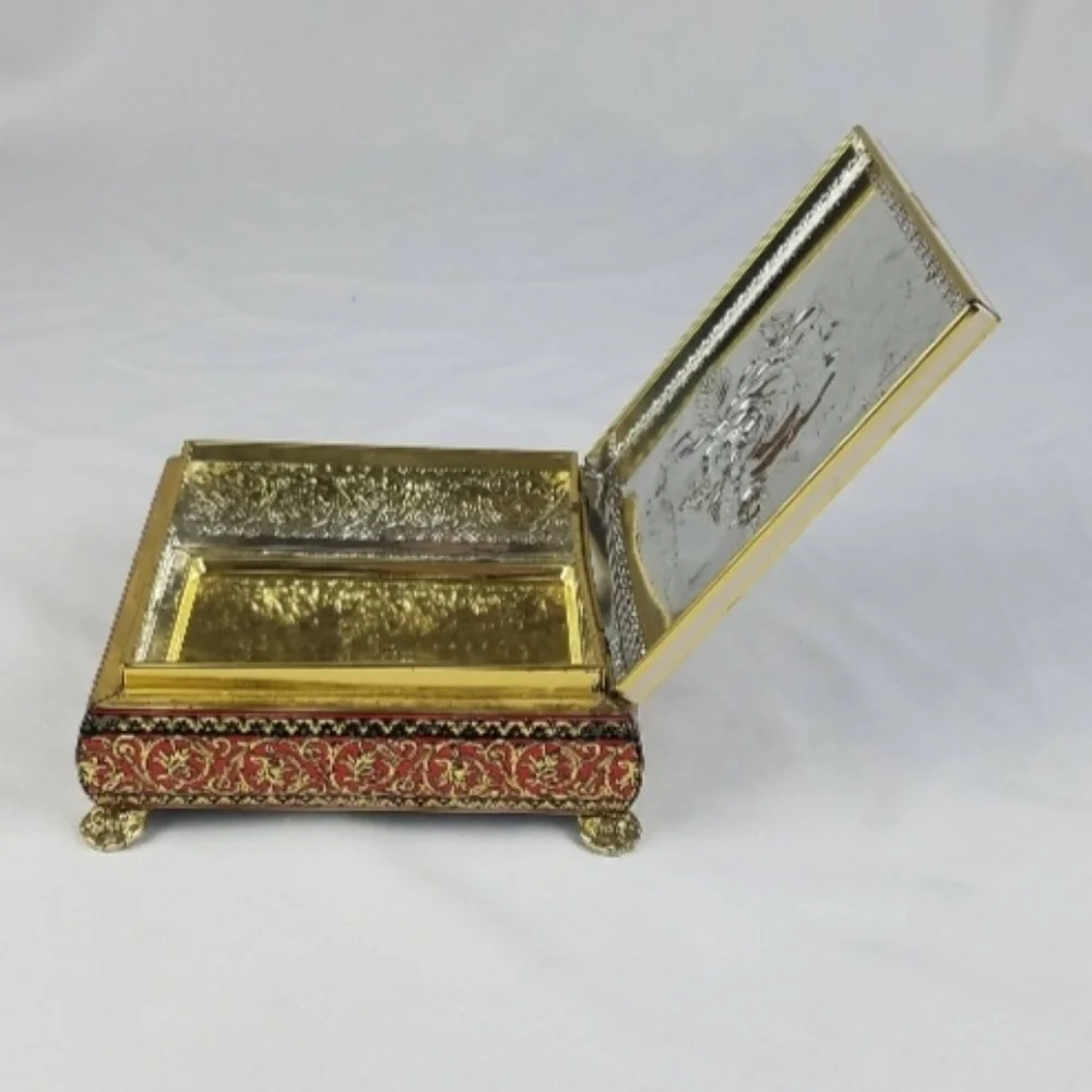 Vtg Blue Bird Confectionery velvet embossed rose litho tin box England, romantic